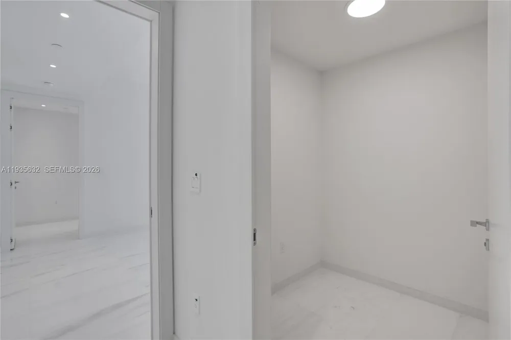 300 Biscayne Blvd Way #3704C Miami, FL 33131