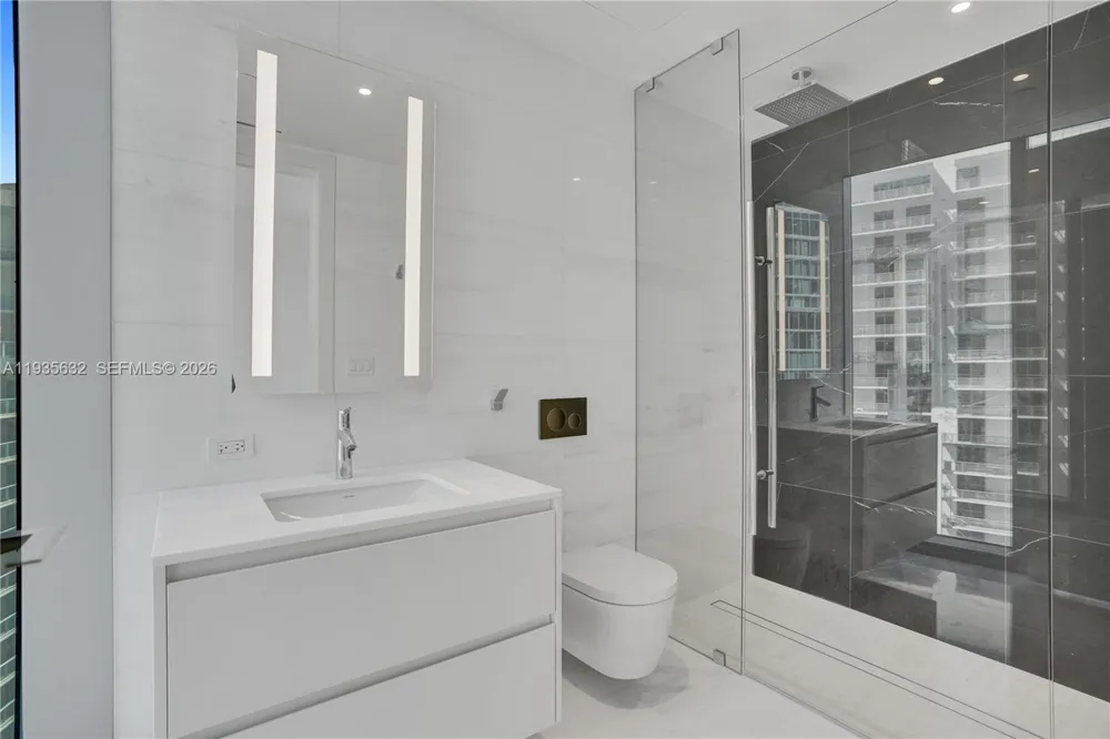 300 Biscayne Blvd Way #3704C Miami, FL 33131