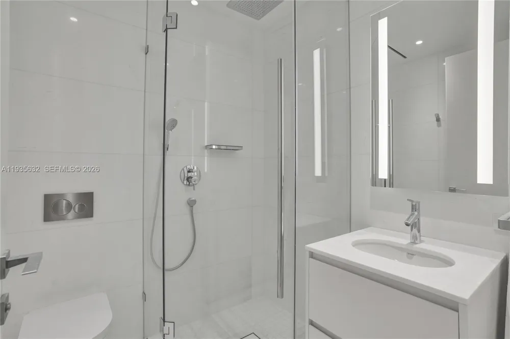 300 Biscayne Blvd Way #3704C Miami, FL 33131