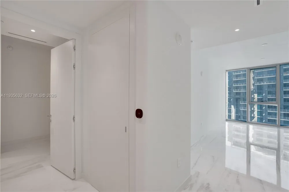 300 Biscayne Blvd Way #3704C Miami, FL 33131