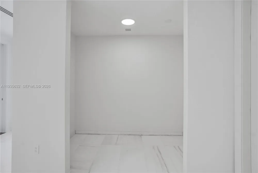 300 Biscayne Blvd Way #3704C Miami, FL 33131
