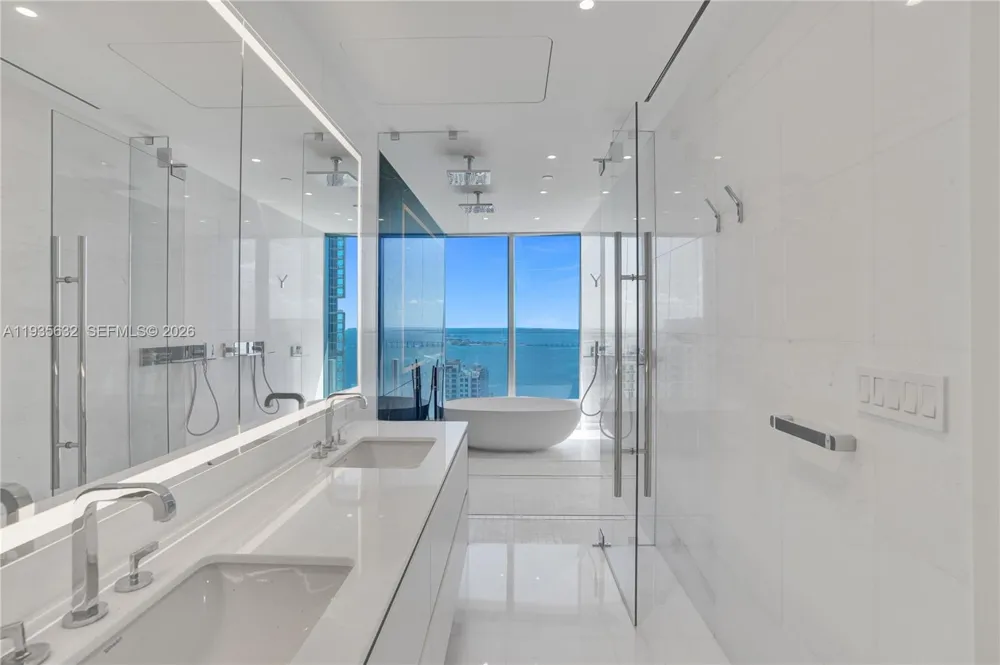 300 Biscayne Blvd Way #3704C Miami, FL 33131