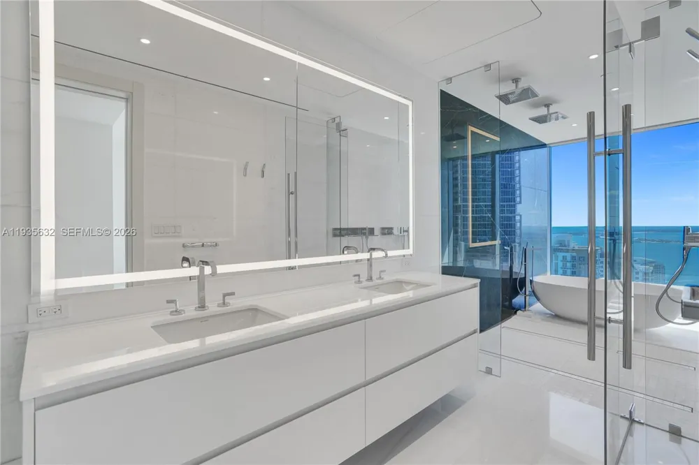 300 Biscayne Blvd Way #3704C Miami, FL 33131
