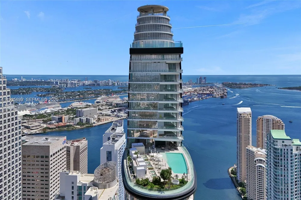 300 Biscayne Blvd Way #3704C Miami, FL 33131