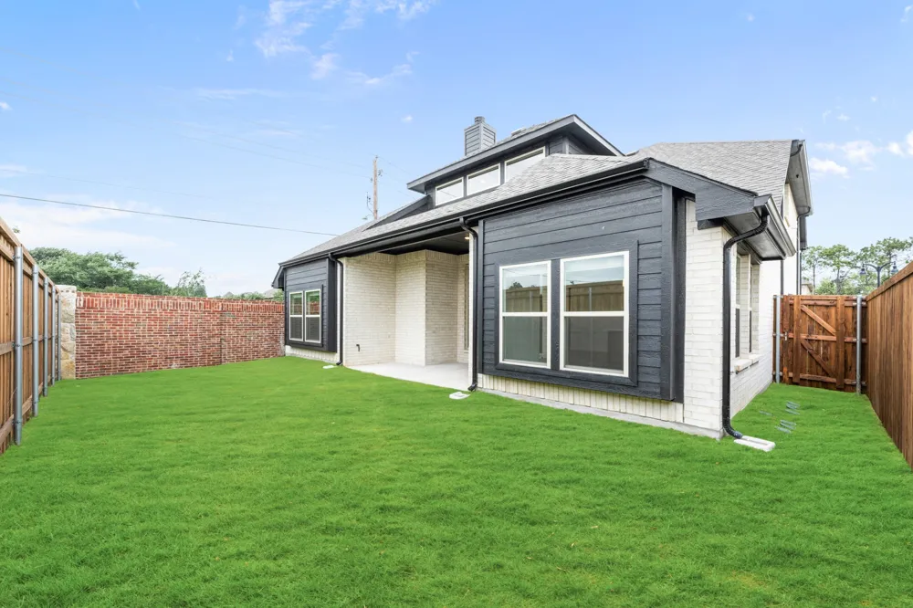 2300 Legacy Oaks Lane Bedford, TX 76021