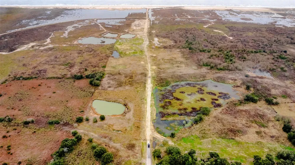 1192 E Mexico Road High Island, TX 77623