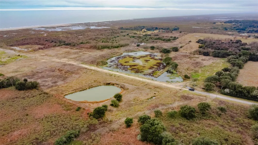 1192 E Mexico Road High Island, TX 77623