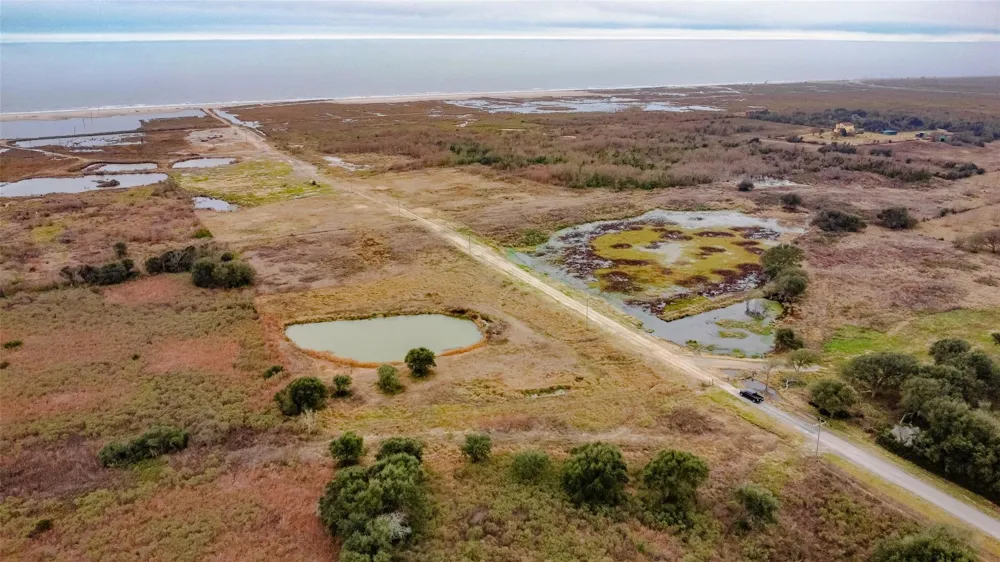 1192 E Mexico Road High Island, TX 77623