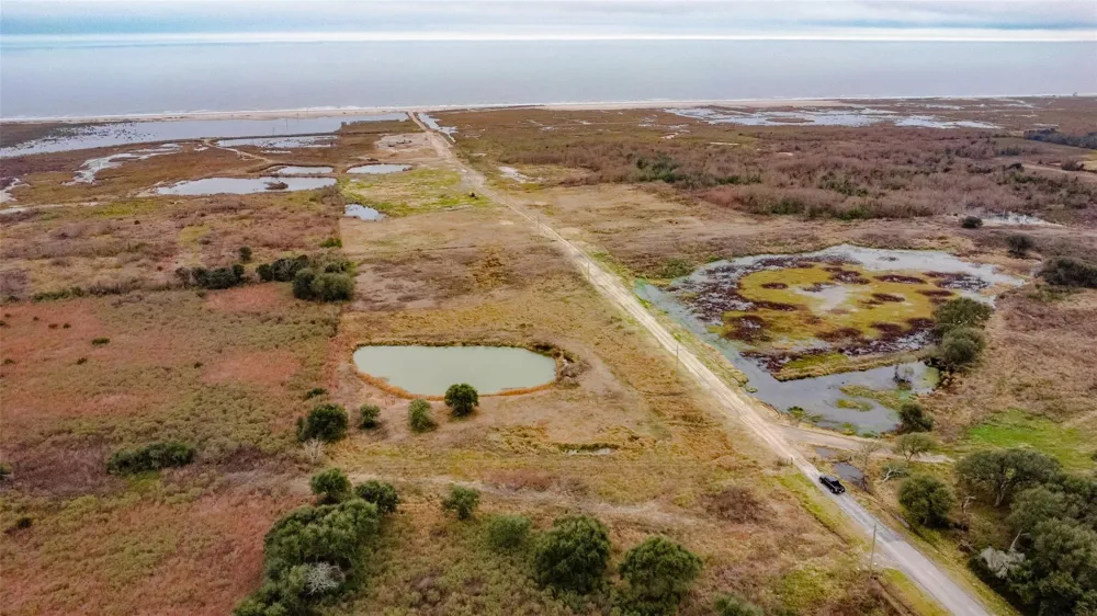 1192 E Mexico Road High Island, TX 77623