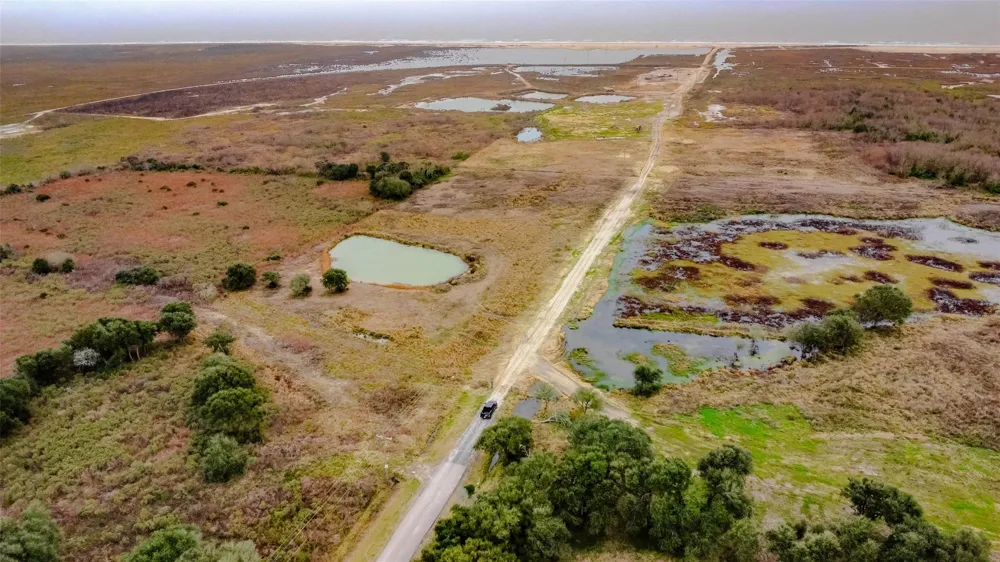 1192 E Mexico Road High Island, TX 77623