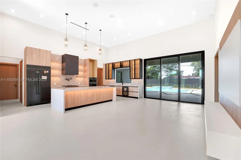 1130 SW 86th Ct Miami, FL 33144