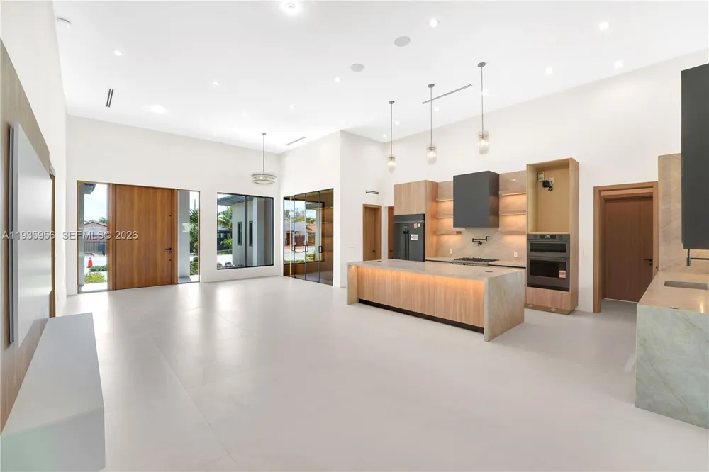 1130 SW 86th Ct Miami, FL 33144