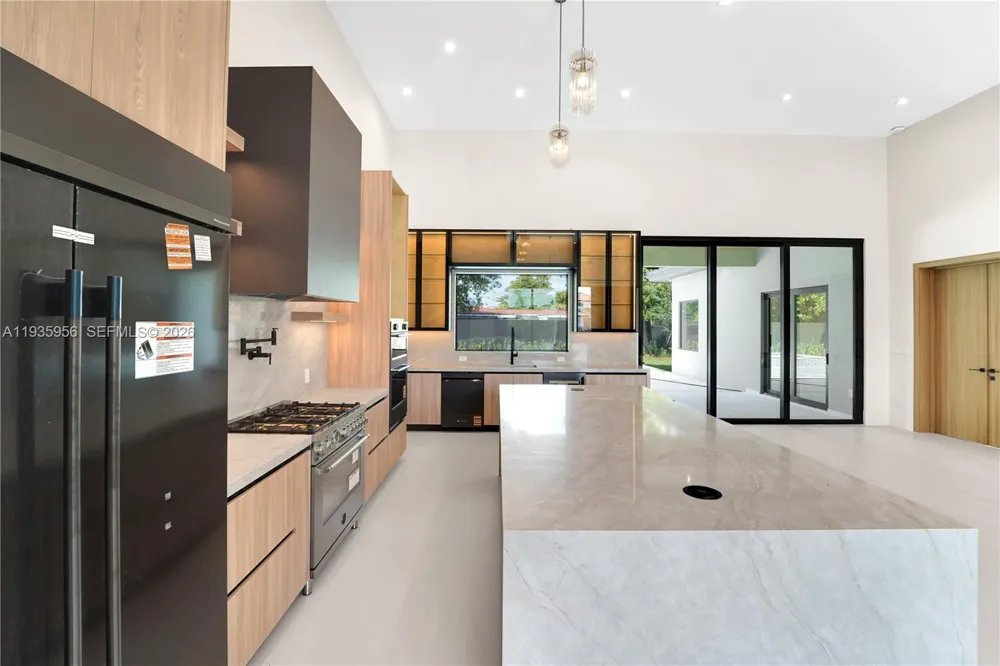 1130 SW 86th Ct Miami, FL 33144