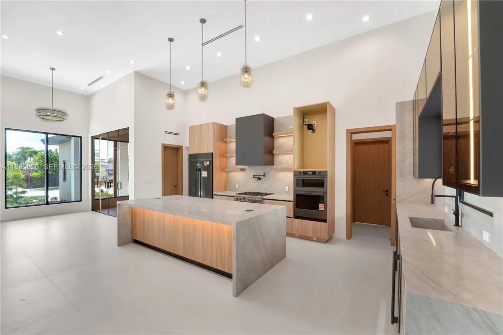 1130 SW 86th Ct Miami, FL 33144