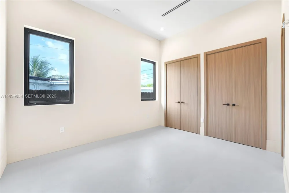 1130 SW 86th Ct Miami, FL 33144