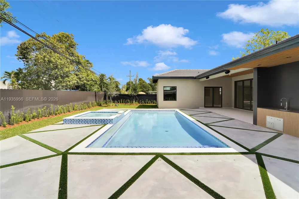 1130 SW 86th Ct Miami, FL 33144