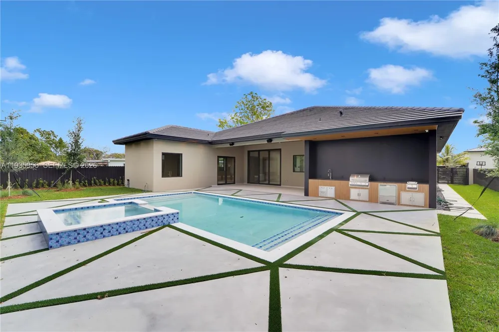 1130 SW 86th Ct Miami, FL 33144