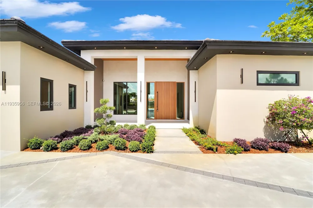 1130 SW 86th Ct Miami, FL 33144