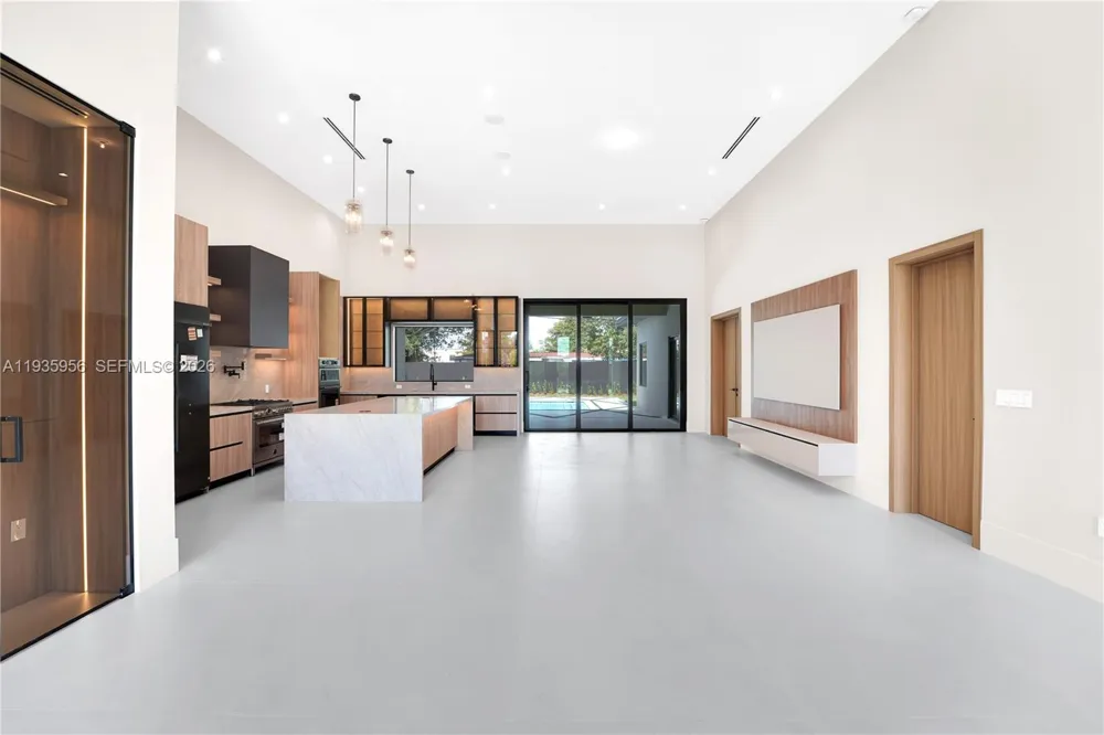 1130 SW 86th Ct Miami, FL 33144