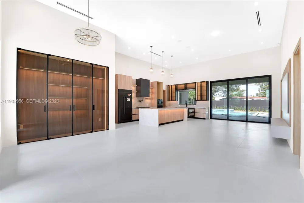 1130 SW 86th Ct Miami, FL 33144