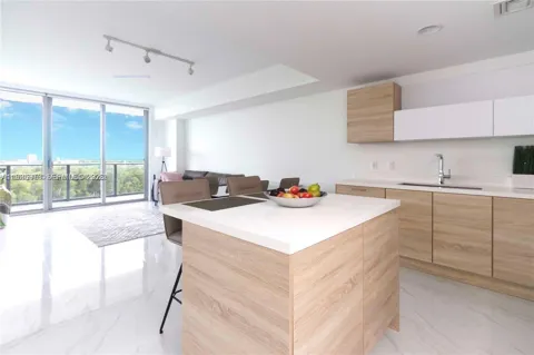16385 Biscayne Blvd #719