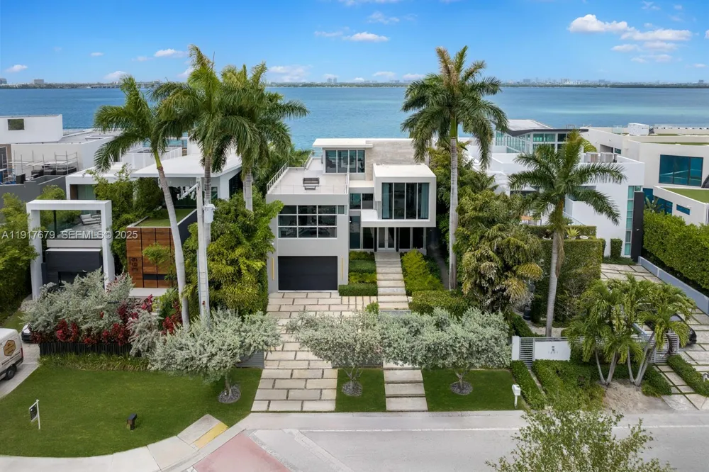 1379 Venetian Way Miami, FL 33139