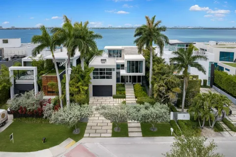 1379 Venetian Way