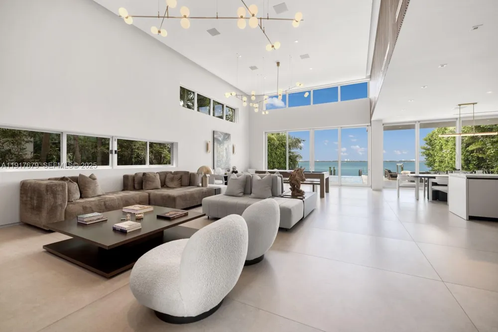 1379 Venetian Way Miami, FL 33139