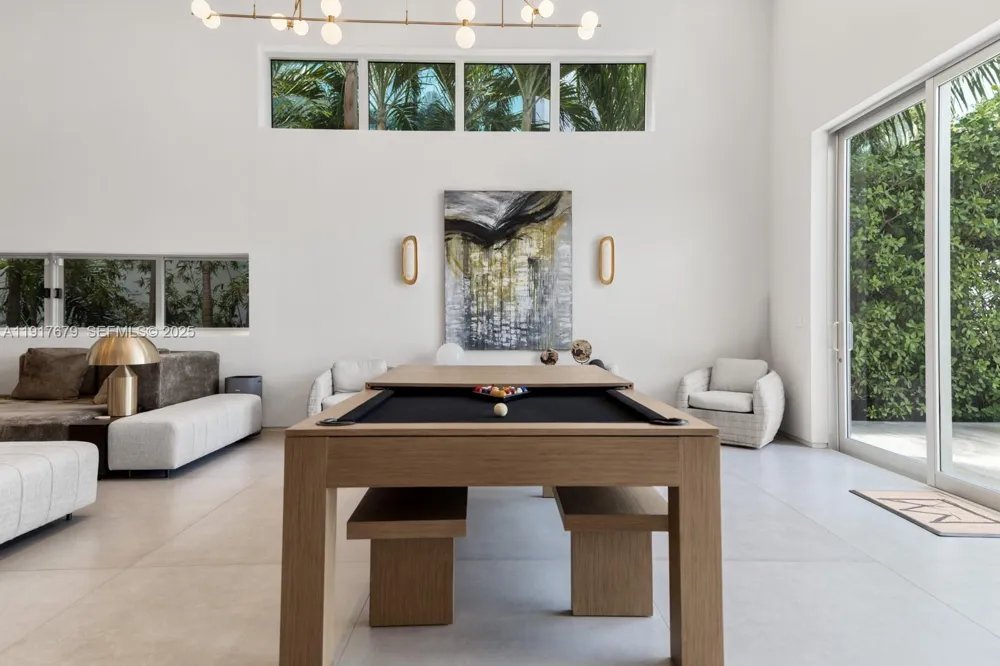 1379 Venetian Way Miami, FL 33139