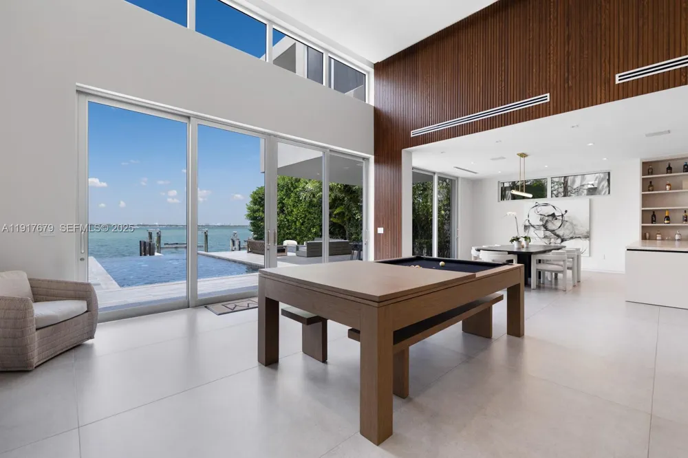 1379 Venetian Way Miami, FL 33139