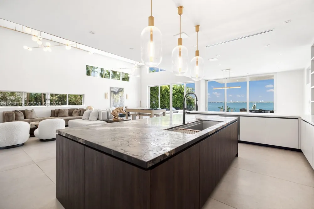 1379 Venetian Way Miami, FL 33139