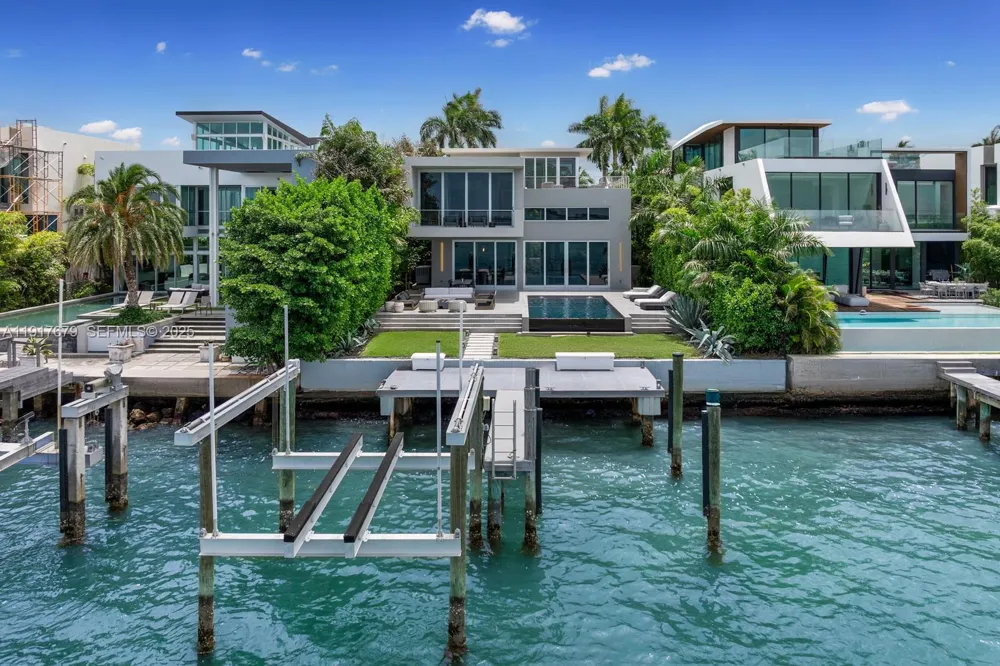 1379 Venetian Way Miami, FL 33139