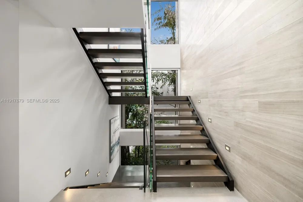 1379 Venetian Way Miami, FL 33139