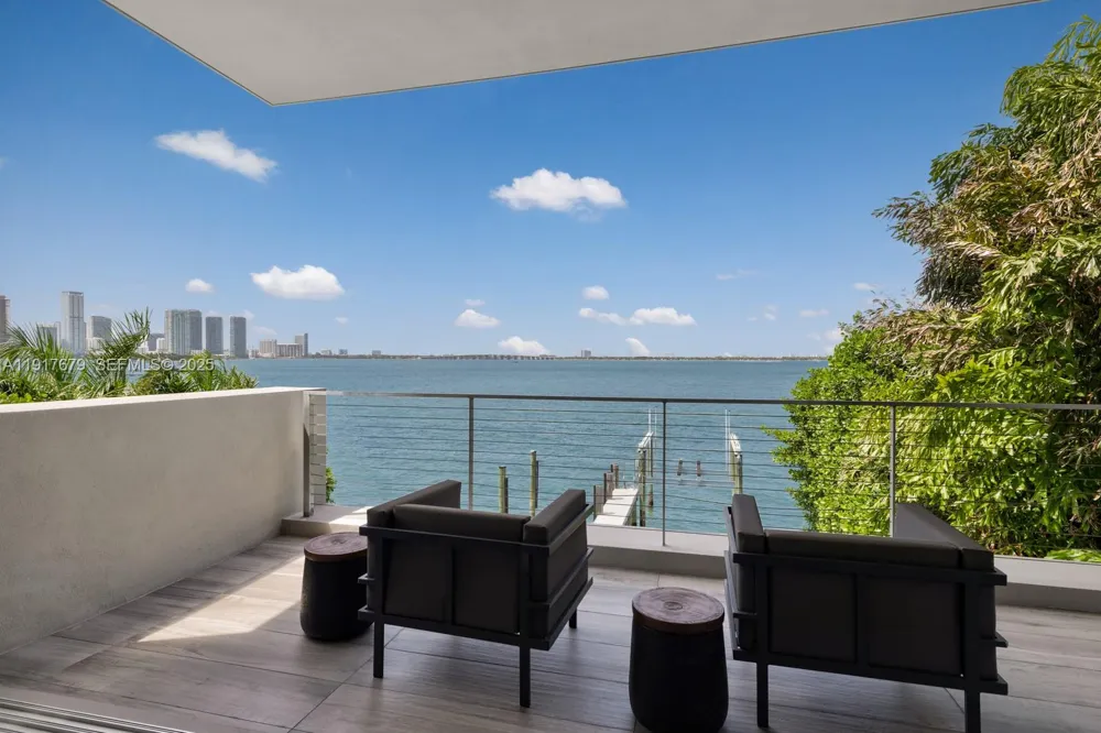 1379 Venetian Way Miami, FL 33139