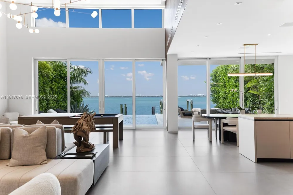 1379 Venetian Way Miami, FL 33139