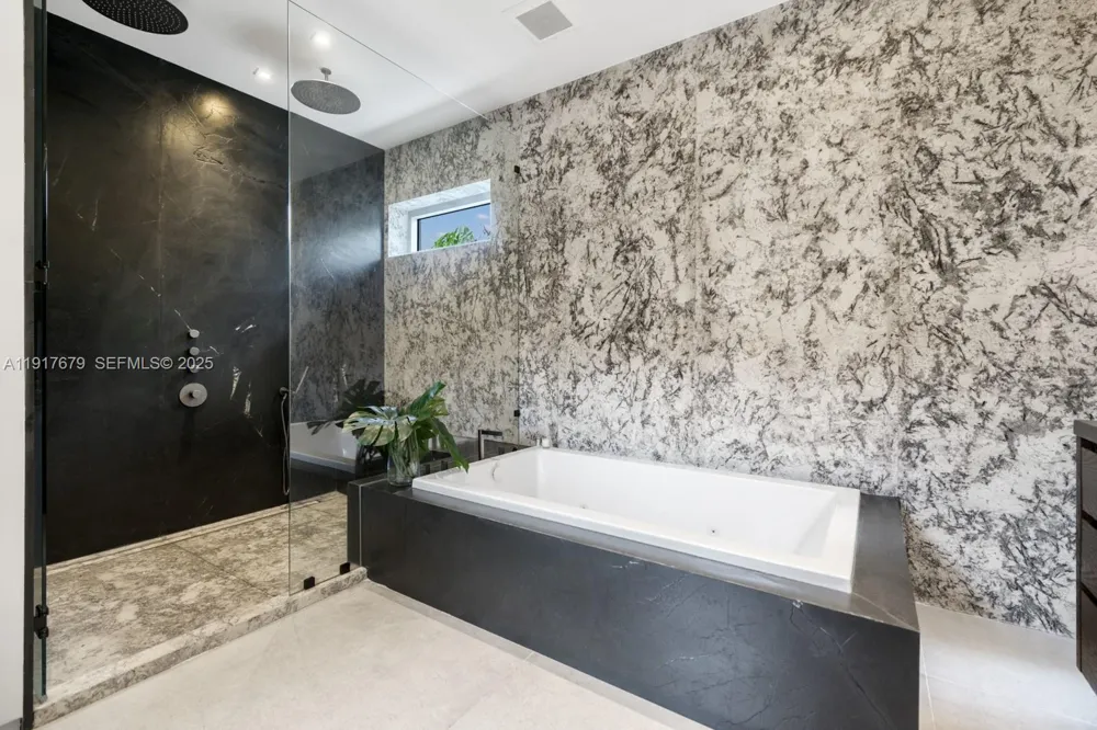 1379 Venetian Way Miami, FL 33139