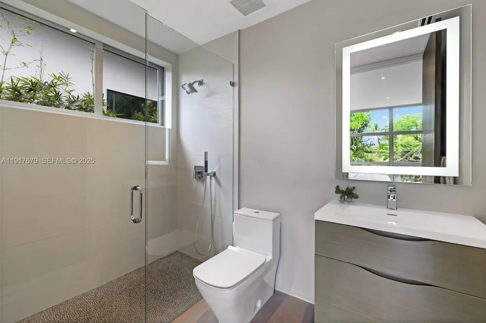 1379 Venetian Way Miami, FL 33139