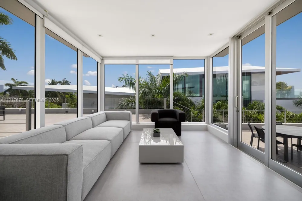 1379 Venetian Way Miami, FL 33139