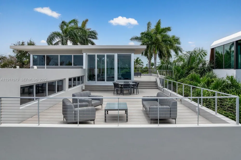 1379 Venetian Way Miami, FL 33139