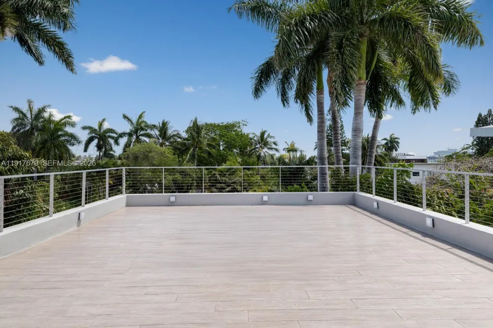 1379 Venetian Way Miami, FL 33139