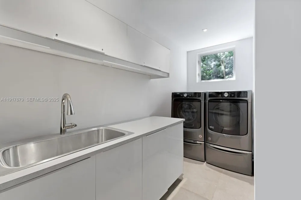 1379 Venetian Way Miami, FL 33139