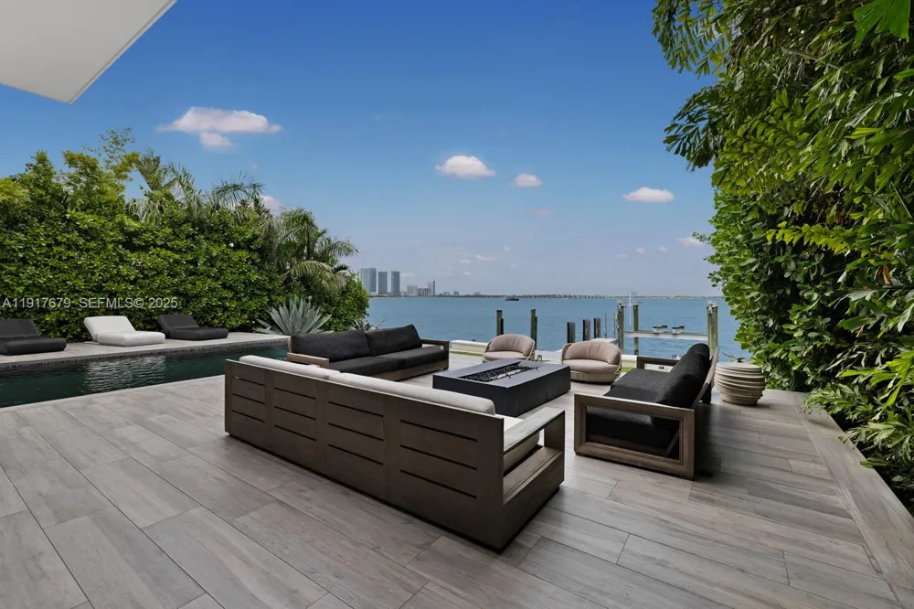 1379 Venetian Way Miami, FL 33139