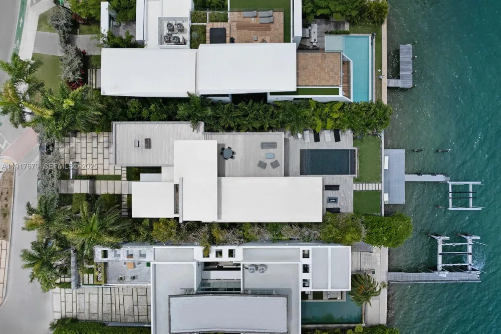 1379 Venetian Way Miami, FL 33139