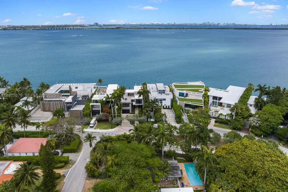 1379 Venetian Way Miami, FL 33139