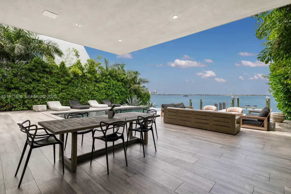 1379 Venetian Way Miami, FL 33139