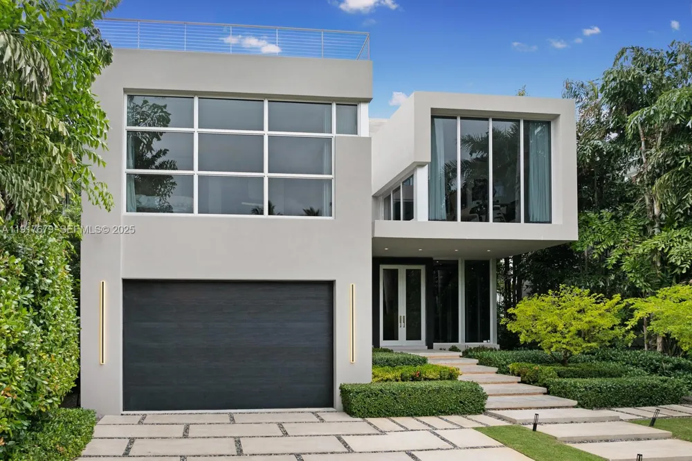 1379 Venetian Way Miami, FL 33139