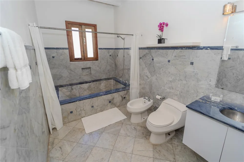 152 SOL STREET Old San Juan, PR 00901