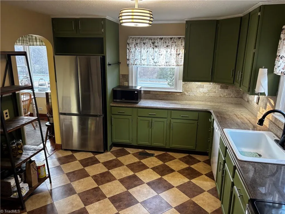 3391 Asbury Road Mount Airy, NC 27030