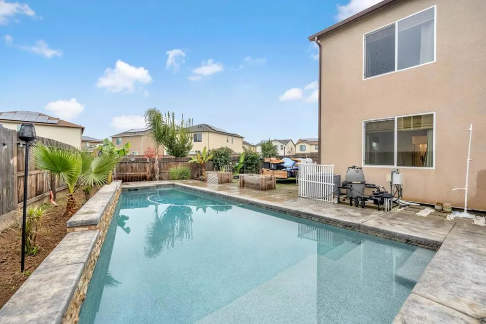 888 Descanso Ave Clovis, CA 93619