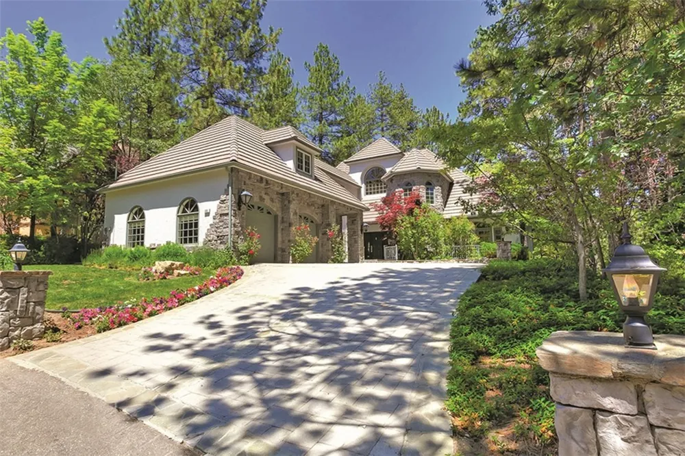 699 Brentwood Lake Arrowhead, CA 92352
